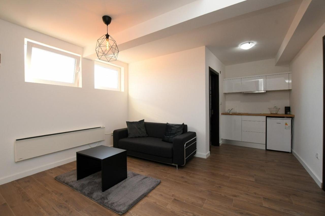 Central Apartments クラドヴォ エクステリア 写真