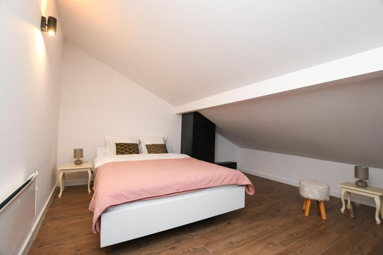 Central Apartments クラドヴォ エクステリア 写真